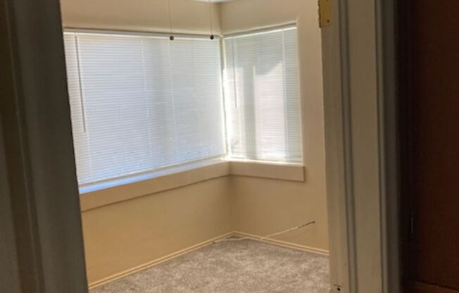 2 beds, 1 bath, 936 sqft, $1,005, Unit Unit A