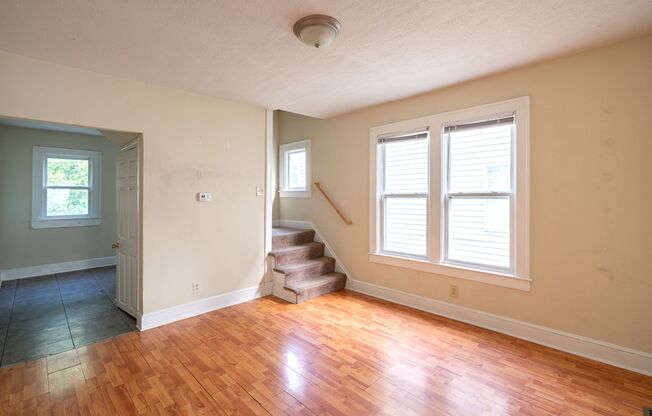 2 beds, 1 bath, $1,350, Unit 1417 N. 6th St.