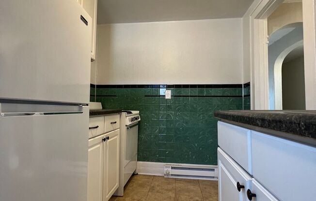 1 bed, 1 bath, $850, Unit Upper