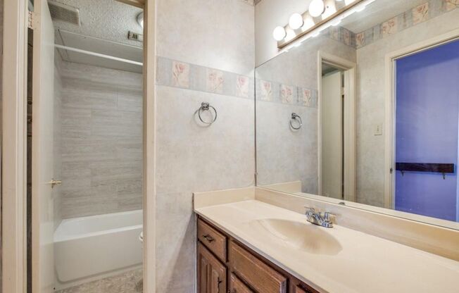 2 beds, 2 baths, $1,900, Unit # 22B