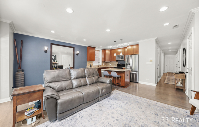 1144 ROSCOE