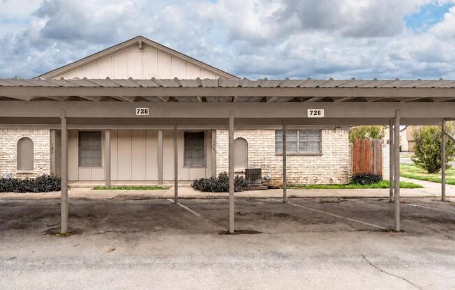 726 E PECAN ST