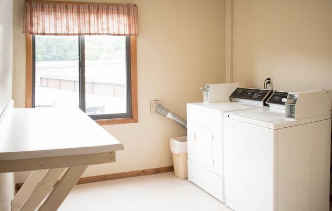 2 beds, 1 bath, 756 sqft, $1,325, Unit 824-203