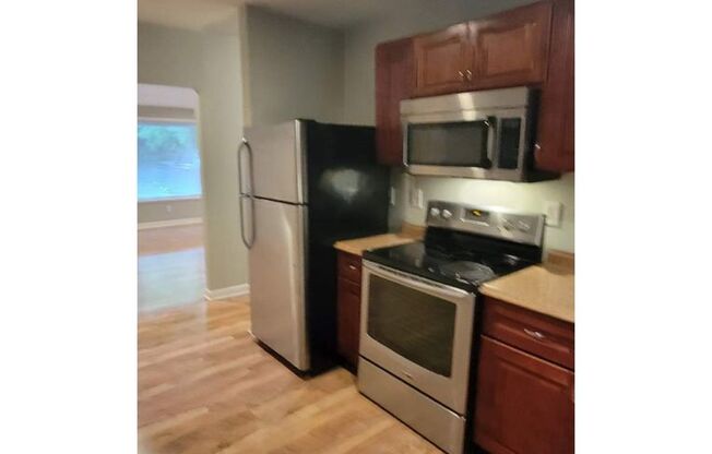 2 beds, 1 bath, 1,100 sqft, $1,649