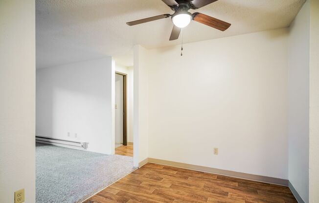 3 beds, 1 bath, 950 sqft, $1,620, Unit C-08