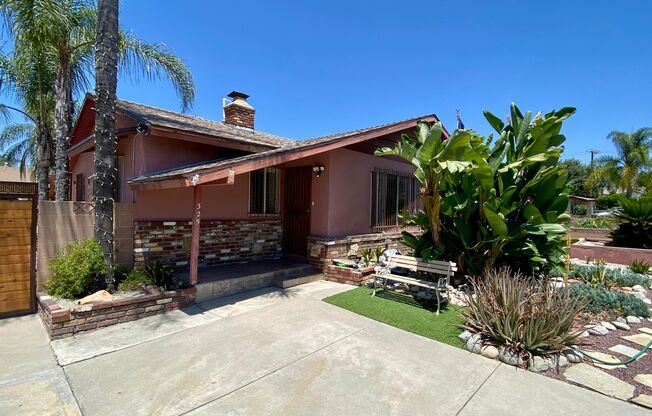 Spacious 3 bed, 1.5 bath Front House in Azusa!