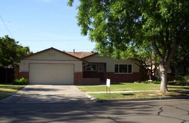 Recently remodeled home, excellent floor plan with a living room and family room + lots of upgrades and updates. Easy access to Hwy 41.