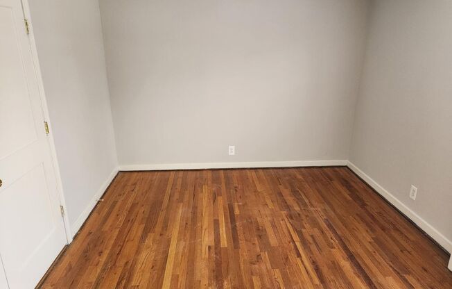 2 beds, 1 bath, 897 sqft, $2,335, Unit B-07