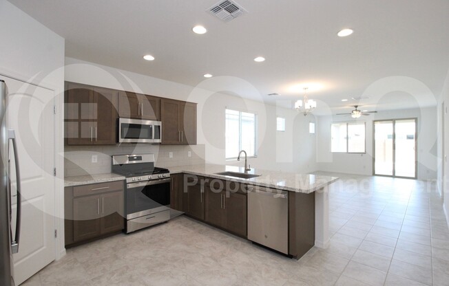 8810 W PASADENA AVE