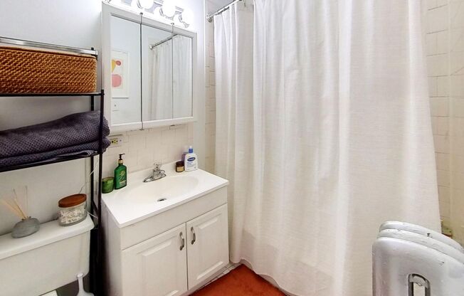 1 bed, 1 bath, 925 sqft, $2,100, Unit 1339 2B