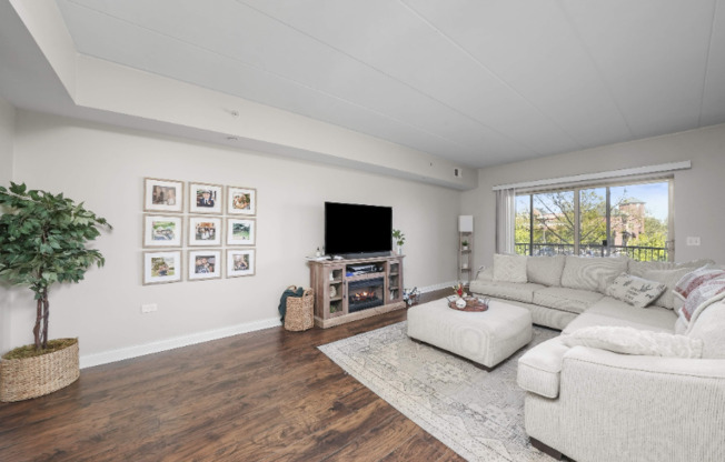 7250 W 157 ST
