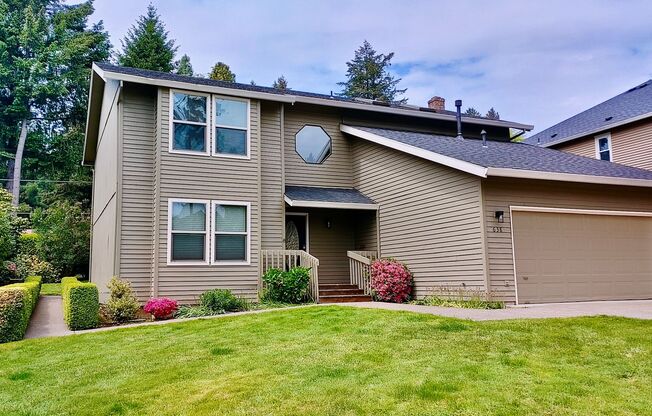 Great 4 bedroom Home Located in the Sought-after First Addition Neighborhood in Lake Oswego!