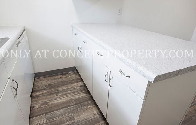 1 bed, 1 bath, 700 sqft, $1,099, Unit 18