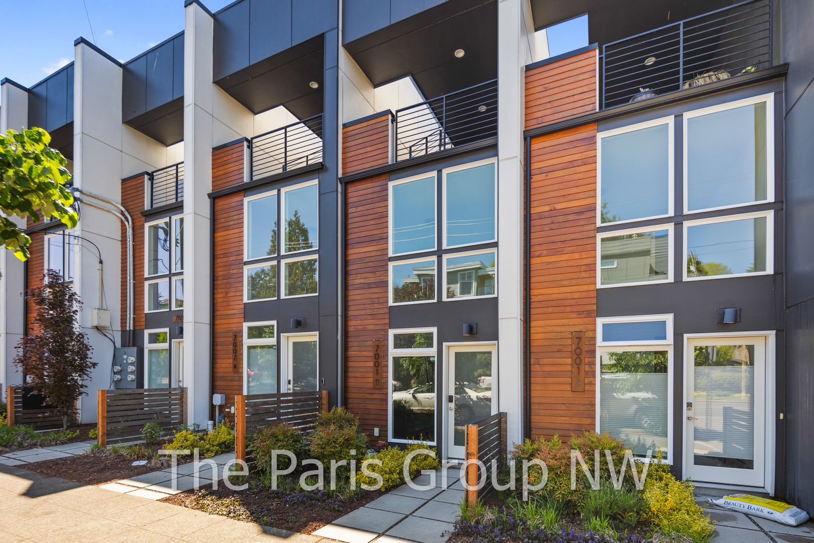 Fabulous W Seattle 2020 Townhome – HUGE Roof Deck + Covered Deck, Water Views, Great Location!