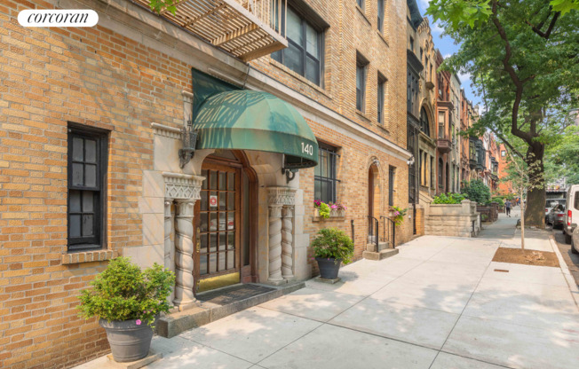 140 E 95 ST