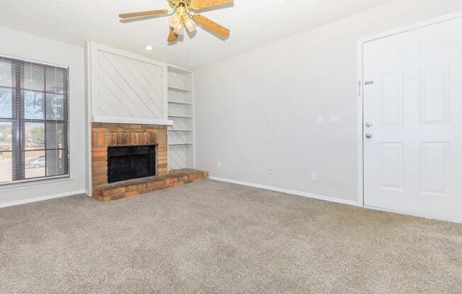 2 beds, 2 baths, 933 sqft, $925