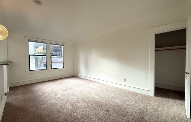 Studio, 1 bath, 405 sqft, $1,195, Unit 215