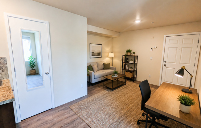 Studio, 1 bath, 160 sqft, $1,135, Unit 402
