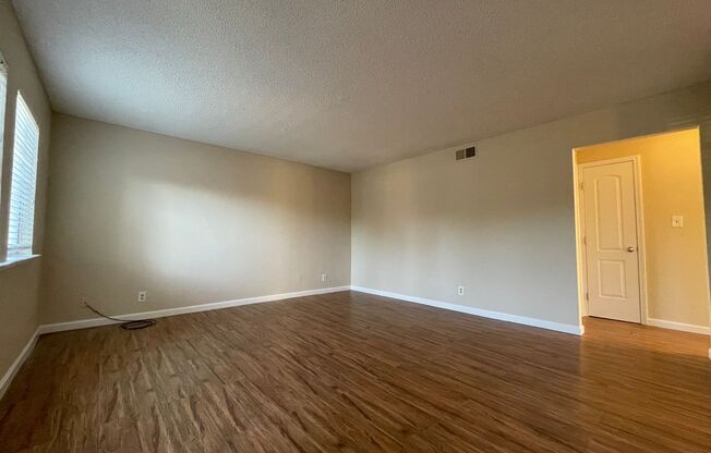 Charming 2-Bedroom Duplex in Sacramento –  Some Utilities Included!