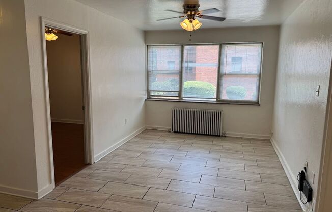 3 beds, 1 bath, $1,675, Unit 102A