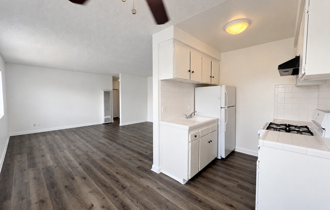 Spacious Studio - Renovated - Parking Available!