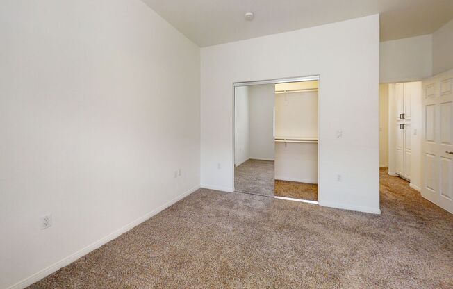 3 beds, 2.5 baths, 1,300 sqft, $3,795, Unit 32