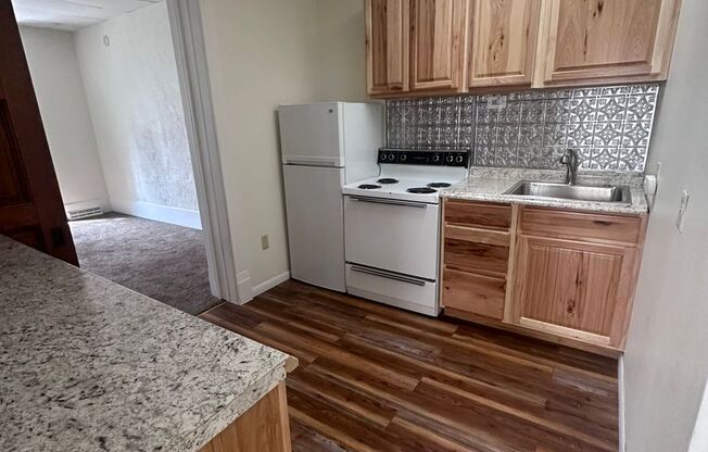 1 bed, 1 bath, $700, Unit 1 - 1