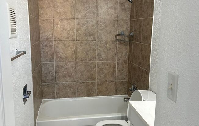 Studio, 1 bath, 350 sqft, $750, Unit 29