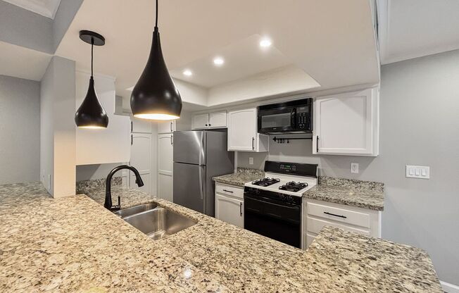 Modern 2BD/2BA Condo in El Cerrito W/ A/C, Washer/Dryer & 2-Car Garage!