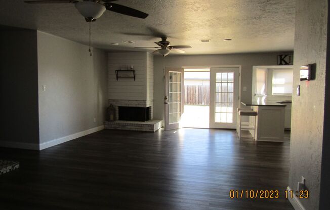 3 beds, 2 baths, $1,300