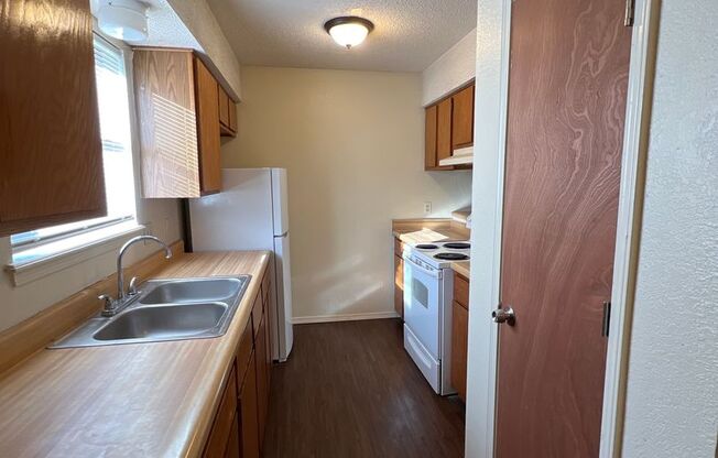 2 beds, 1.5 baths, 900 sqft, $765, Unit 40