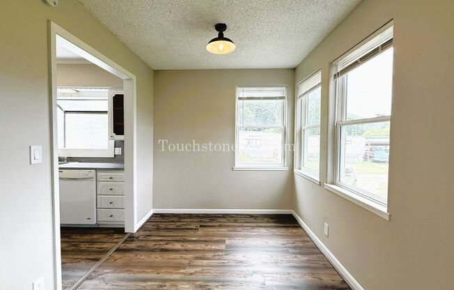 Lovely 3BD|1BA Home in Oregon City w/Basement!