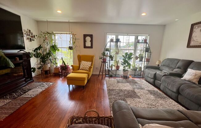 Stunning 3-Bedroom Townhome with 1-Car Garage! Available October 1st!
