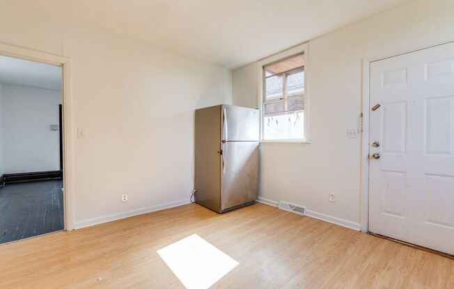 1 bed, 1 bath, $950, Unit Apt 1 (Bottom Side Door)