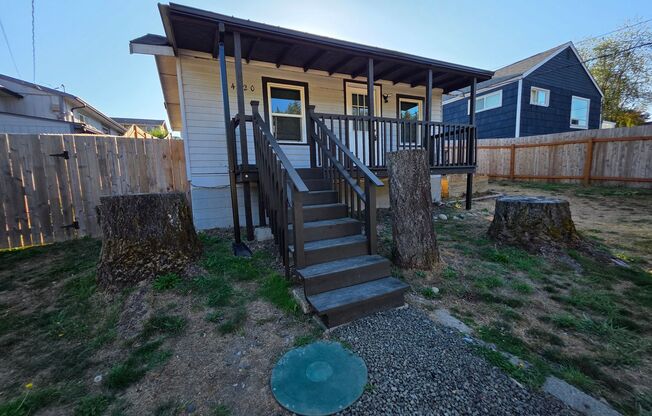 1 Bedroom Close to Shipyard, Bus Stops, Dining, Shopping, and Pendergast Park