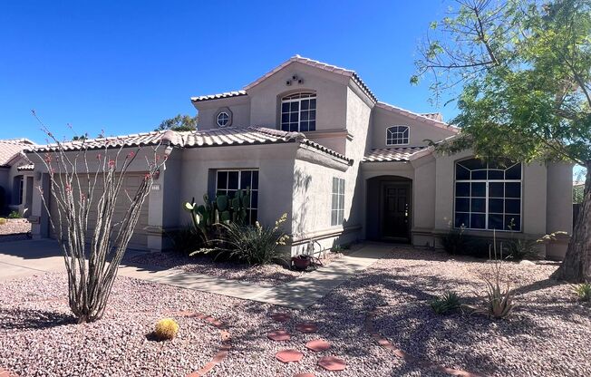 Ahwatukee beauty with a pool! 3 bedroom ++