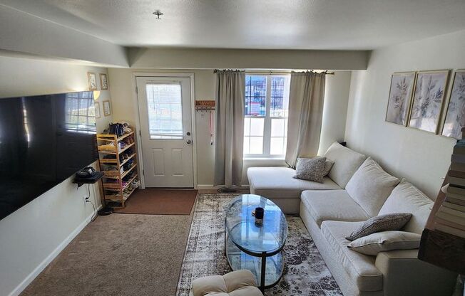 Modern 3-Bed, 3-Bath Townhome Near Fort Carson