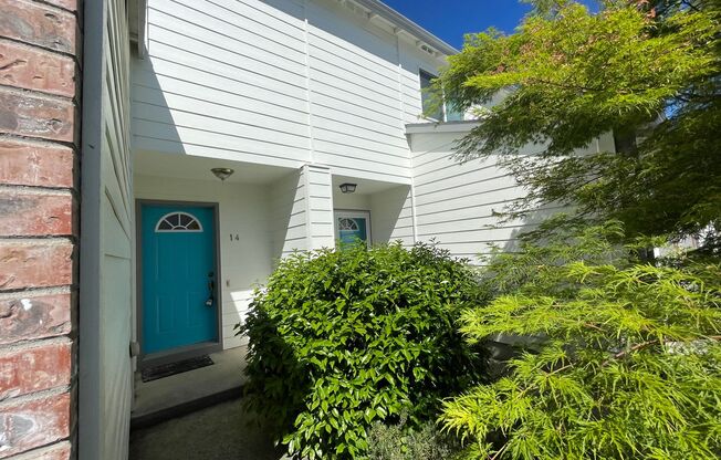 3Bd/2.5Ba Town Home in Forest Grove ~ Includes Washer/Dryer and Single Car Garage!!!