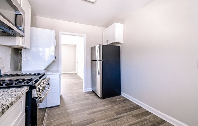 2 beds, 1 bath, 850 sqft, $1,200, Unit 26-E7