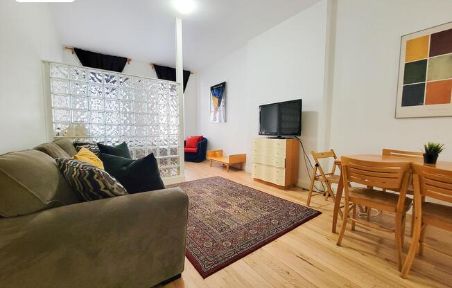 344 E 51 ST