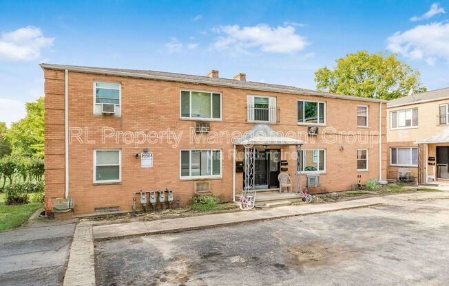 2 beds, 1 bath, 775 sqft, $825, Unit A