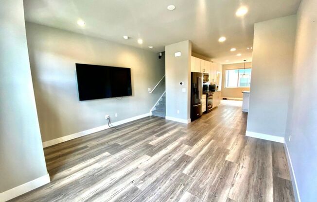 Sleek 3 Bedroom Townhome - Lincoln Park