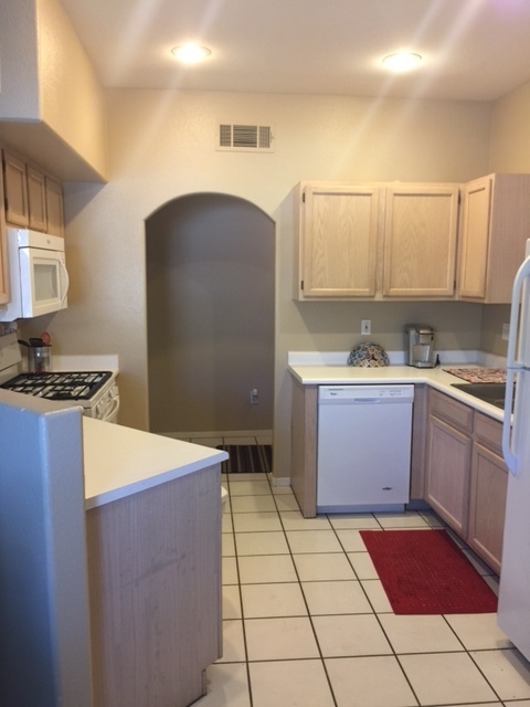 2 beds, 2 baths, $1,395, Unit #1033
