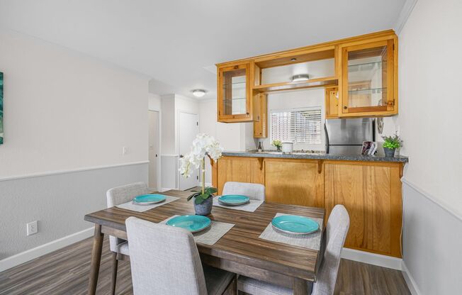 FOR RENT 1Br/1Ba 626 Sf Second Floor Condo Located In The Vibrant Allied Gardens/Del Cerro Neighborhood
