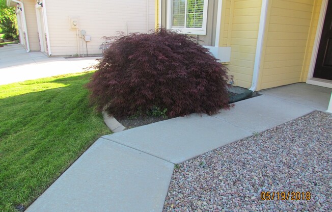 4 bedroom 2 bath + Bonus Room home and neighborhood pool in NW Meridian!