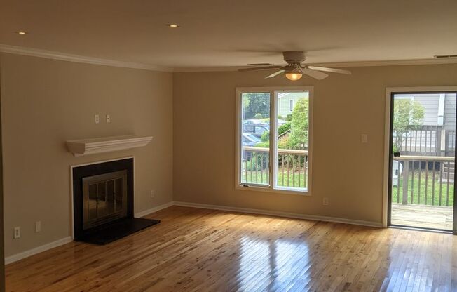 Chapel Hill / 2BR Townhome / East Franklin