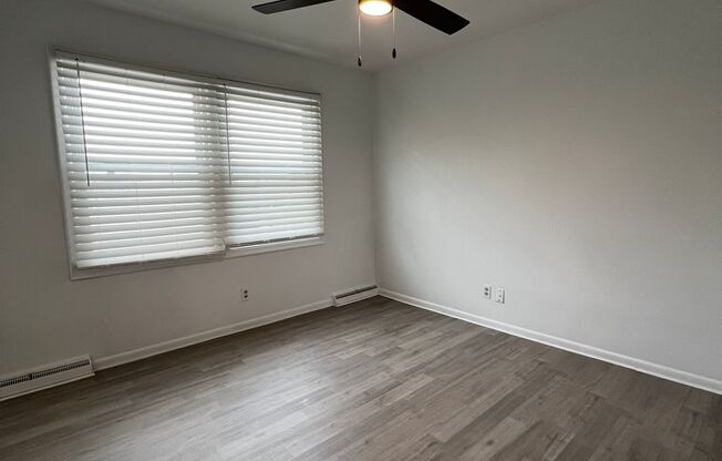 1 bed, 1 bath, 946 sqft, $1,095, Unit UNIT 205 *