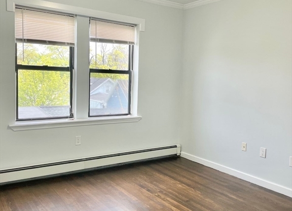 4 beds, 1 bath, 1,500 sqft, $3,900, Unit 9