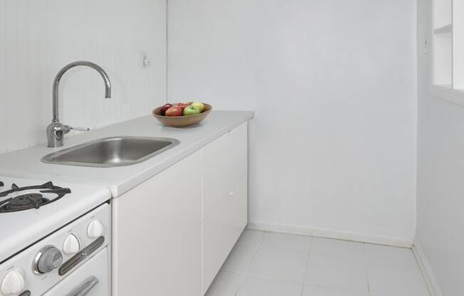 Studio, 1 bath, 400 sqft, $2,600, Unit 5H