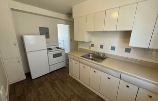 Studio, 1 bath, 300 sqft, $795, Unit Unit 4